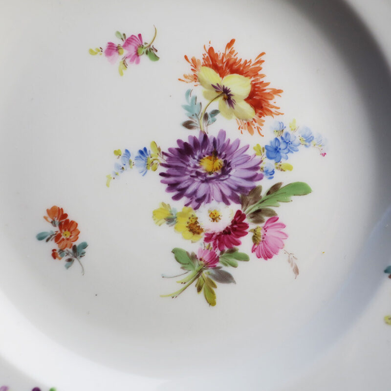 可憐な花が溢れるマイセンプレート（17cm） - 画像 (2)
