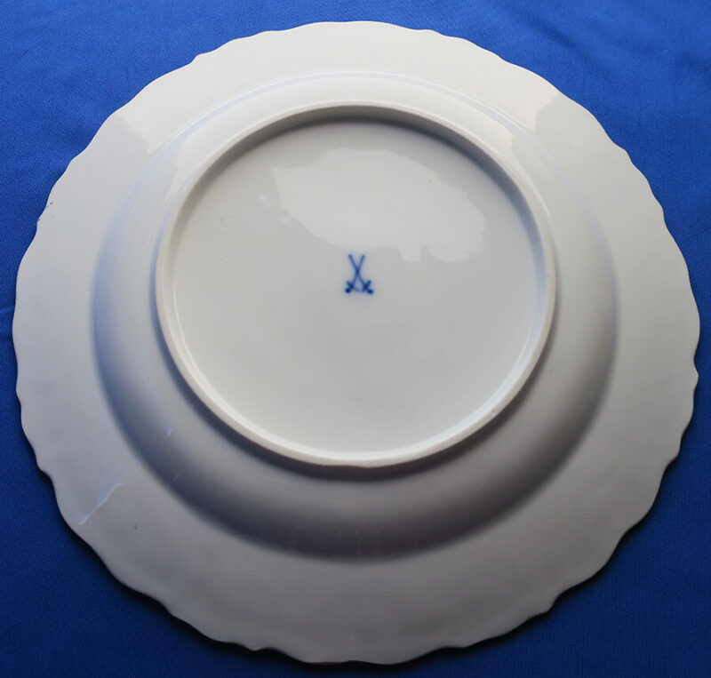 繊細さが目を惹くマイセンのコバルトブルー皿（21.5cm） - 画像 (3)