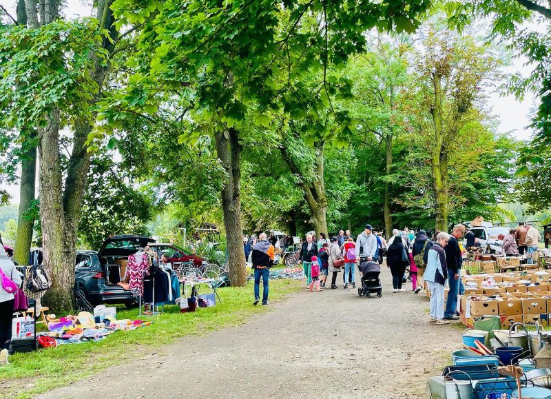 シャイベンホルツ競馬場の蚤の市 / Flohmarkt im Scheibenholz