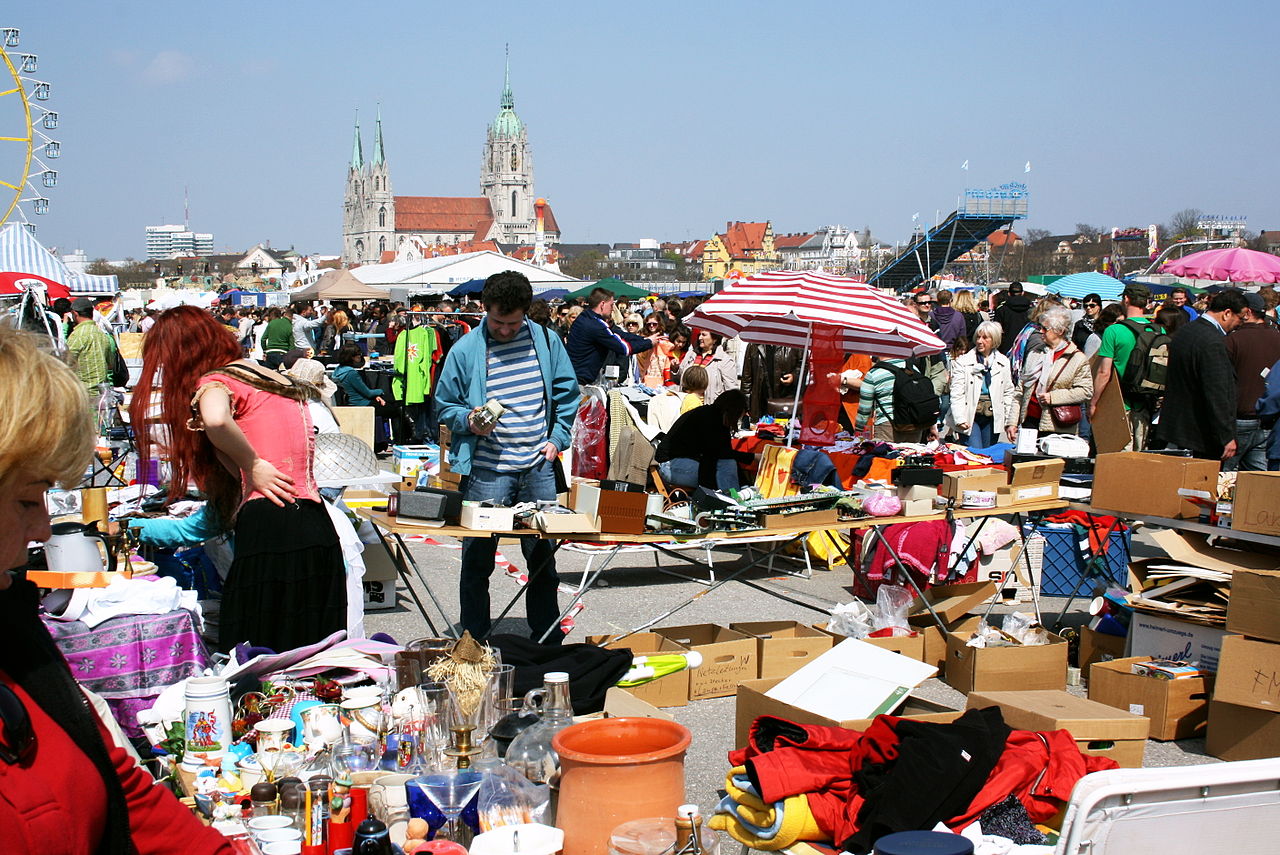 テレージエンヴィーゼの蚤の市 / Flohmarkt auf der Theresienwiese