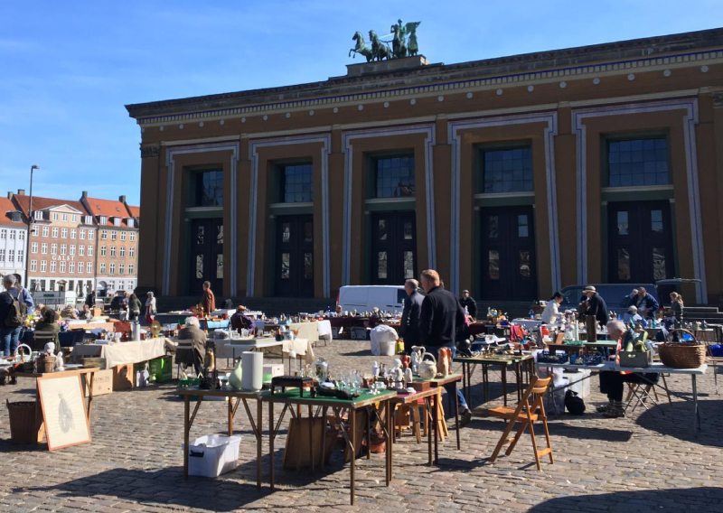 トーヴァルセン広場の蚤の市 / Thorvaldsens Plads Antique Market