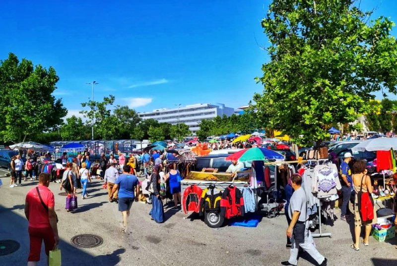 ヴィーナーベルク蚤の市 / Riesen-Flohmarkt Wienerberg
